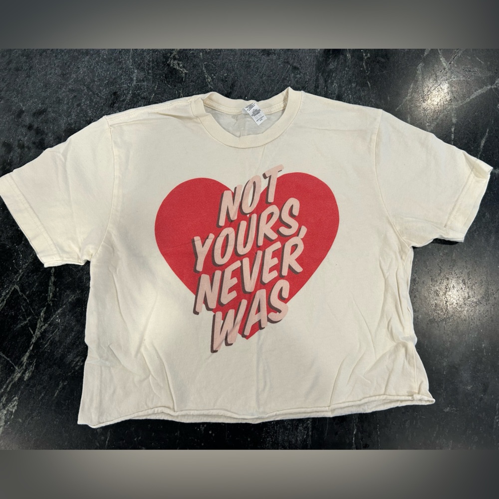 ❤️graphic tee💗. Size XS.